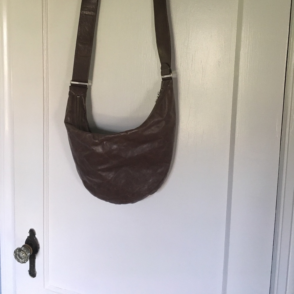 m0851 Half Moon Candre Crossbody Bag